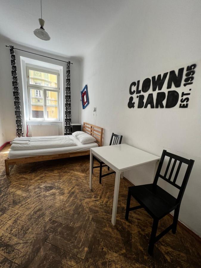 Clown And Bard Hostel Прага Екстериор снимка