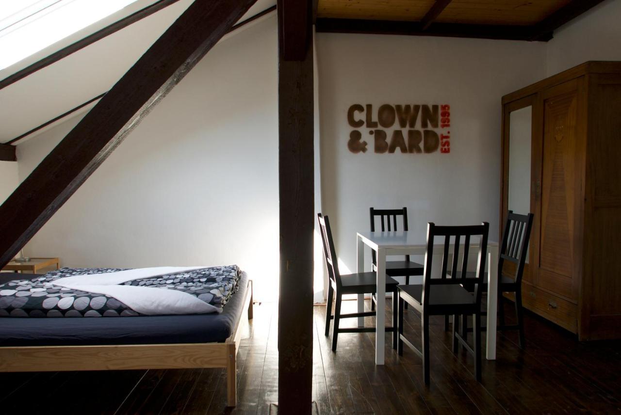 Clown And Bard Hostel Прага Екстериор снимка